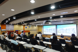 Resident representative expressing views at the Briefing Session held on 23 September 2021
