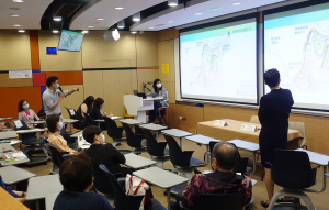 Resident representative expressing views at the Briefing Session held on 23 September 2021